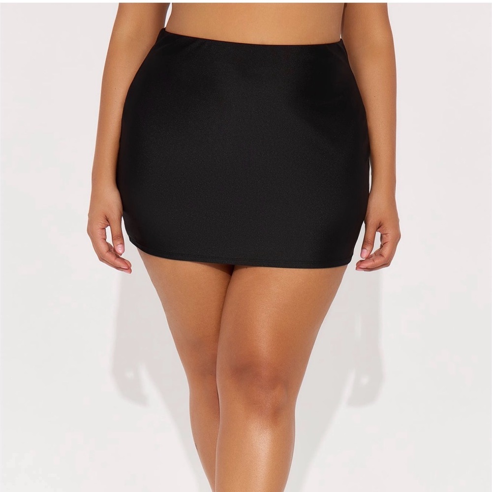 Fashion Nova Classic Black Mini Skirt